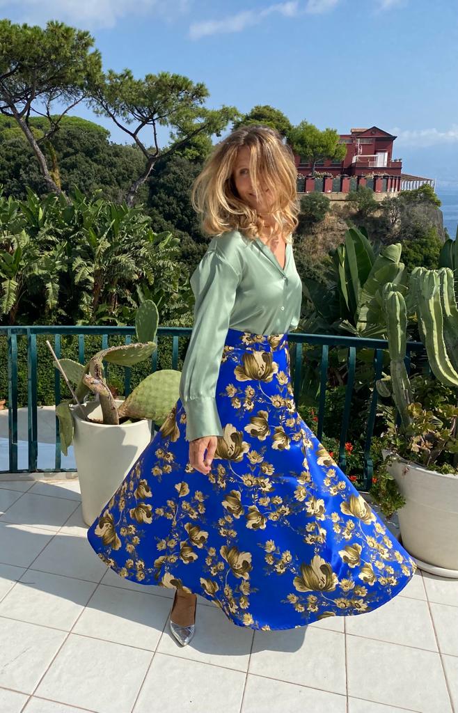 Gonna mezza ruota in duchesse fantasia fondo bluette fiori verdi
